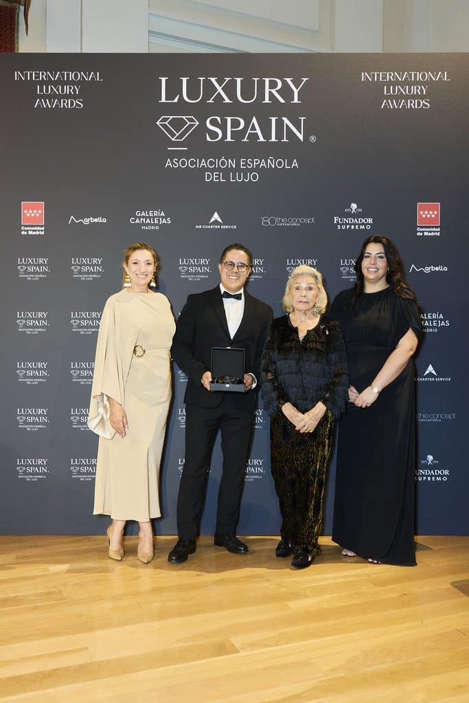 MARÍA BRAVO RECIBE EL INTERNATIONAL LUXURY AWARDS – DIAMONDS OF EXCELLENCE POR SU LABOR AL FRENTE DE GLOBAL GIFT FOUNDATION MARÍA BRAVO RECIBE EL INTERNATIONAL LUXURY AWARDS – DIAMONDS OF EXCELLENCE POR SU LABOR AL FRENTE DE GLOBAL GIFT FOUNDATION
