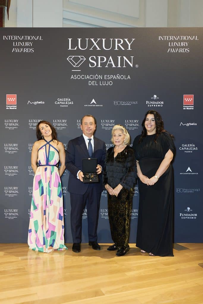 MARÍA BRAVO RECIBE EL INTERNATIONAL LUXURY AWARDS – DIAMONDS OF EXCELLENCE POR SU LABOR AL FRENTE DE GLOBAL GIFT FOUNDATION MARÍA BRAVO RECIBE EL INTERNATIONAL LUXURY AWARDS – DIAMONDS OF EXCELLENCE POR SU LABOR AL FRENTE DE GLOBAL GIFT FOUNDATION