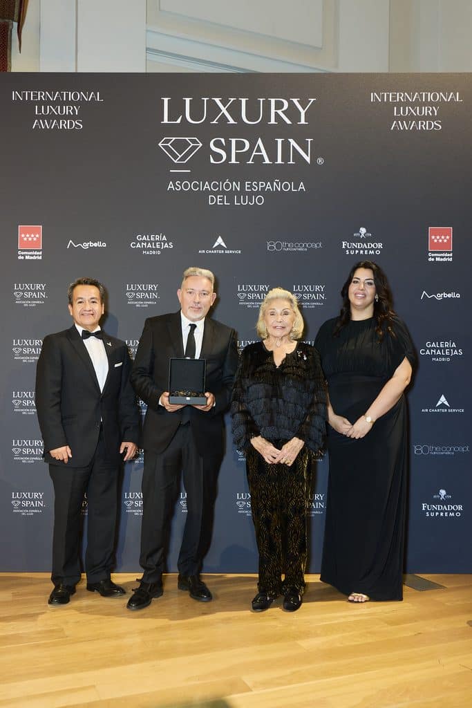 MARÍA BRAVO RECIBE EL INTERNATIONAL LUXURY AWARDS – DIAMONDS OF EXCELLENCE POR SU LABOR AL FRENTE DE GLOBAL GIFT FOUNDATION MARÍA BRAVO RECIBE EL INTERNATIONAL LUXURY AWARDS – DIAMONDS OF EXCELLENCE POR SU LABOR AL FRENTE DE GLOBAL GIFT FOUNDATION