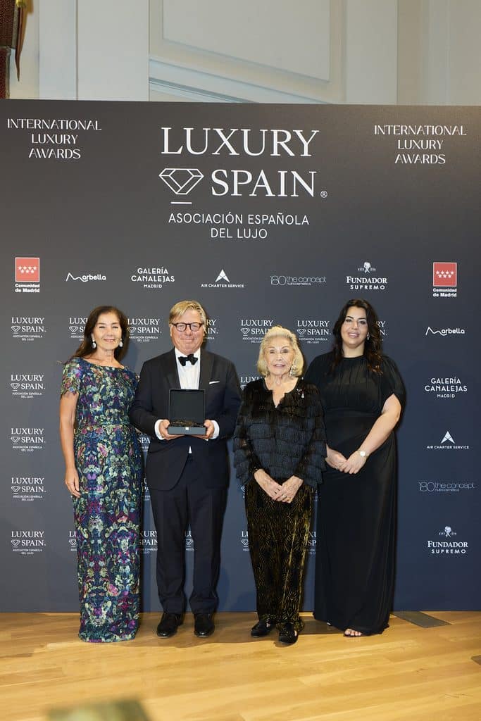 MARÍA BRAVO RECIBE EL INTERNATIONAL LUXURY AWARDS – DIAMONDS OF EXCELLENCE POR SU LABOR AL FRENTE DE GLOBAL GIFT FOUNDATION MARÍA BRAVO RECIBE EL INTERNATIONAL LUXURY AWARDS – DIAMONDS OF EXCELLENCE POR SU LABOR AL FRENTE DE GLOBAL GIFT FOUNDATION