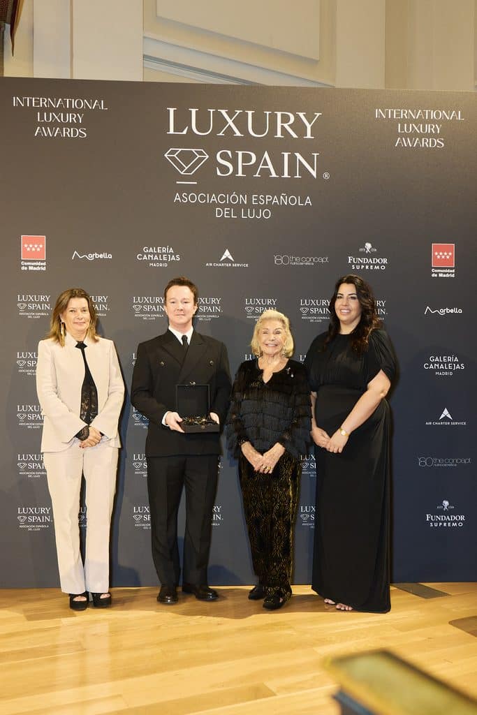 MARÍA BRAVO RECIBE EL INTERNATIONAL LUXURY AWARDS – DIAMONDS OF EXCELLENCE POR SU LABOR AL FRENTE DE GLOBAL GIFT FOUNDATION