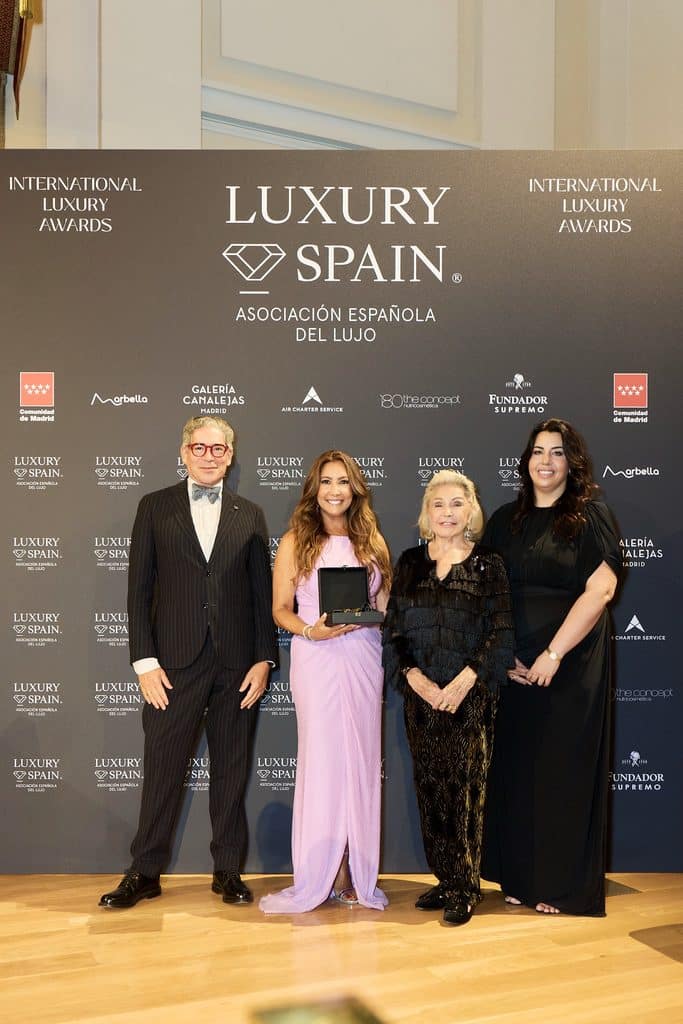 MARÍA BRAVO RECIBE EL INTERNATIONAL LUXURY AWARDS – DIAMONDS OF EXCELLENCE POR SU LABOR AL FRENTE DE GLOBAL GIFT FOUNDATION