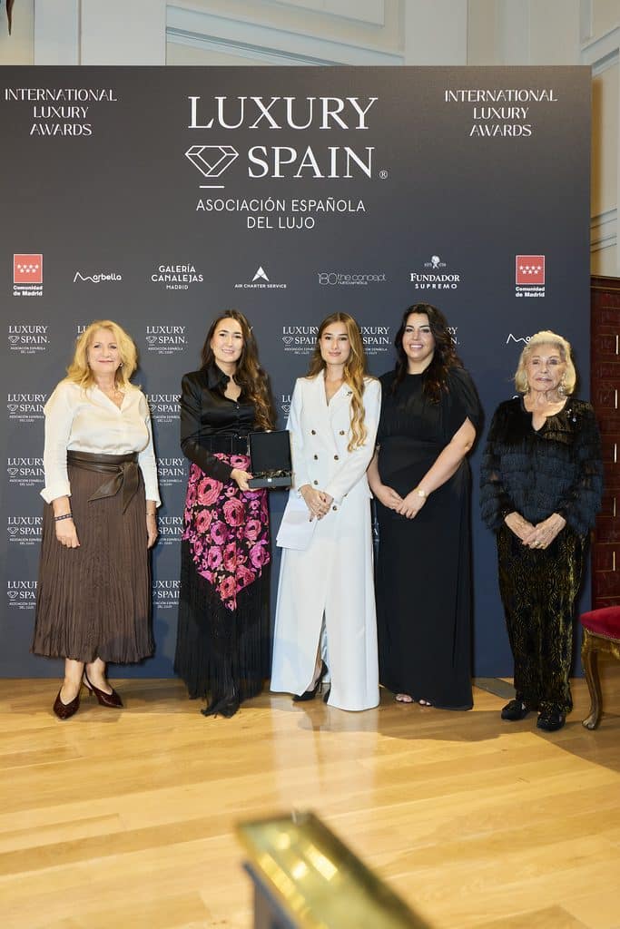 MARÍA BRAVO RECIBE EL INTERNATIONAL LUXURY AWARDS – DIAMONDS OF EXCELLENCE POR SU LABOR AL FRENTE DE GLOBAL GIFT FOUNDATION MARÍA BRAVO RECIBE EL INTERNATIONAL LUXURY AWARDS – DIAMONDS OF EXCELLENCE POR SU LABOR AL FRENTE DE GLOBAL GIFT FOUNDATION