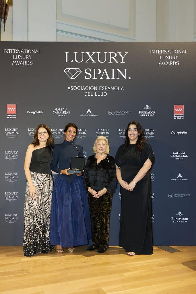 MARÍA BRAVO RECIBE EL INTERNATIONAL LUXURY AWARDS – DIAMONDS OF EXCELLENCE POR SU LABOR AL FRENTE DE GLOBAL GIFT FOUNDATION MARÍA BRAVO RECIBE EL INTERNATIONAL LUXURY AWARDS – DIAMONDS OF EXCELLENCE POR SU LABOR AL FRENTE DE GLOBAL GIFT FOUNDATION