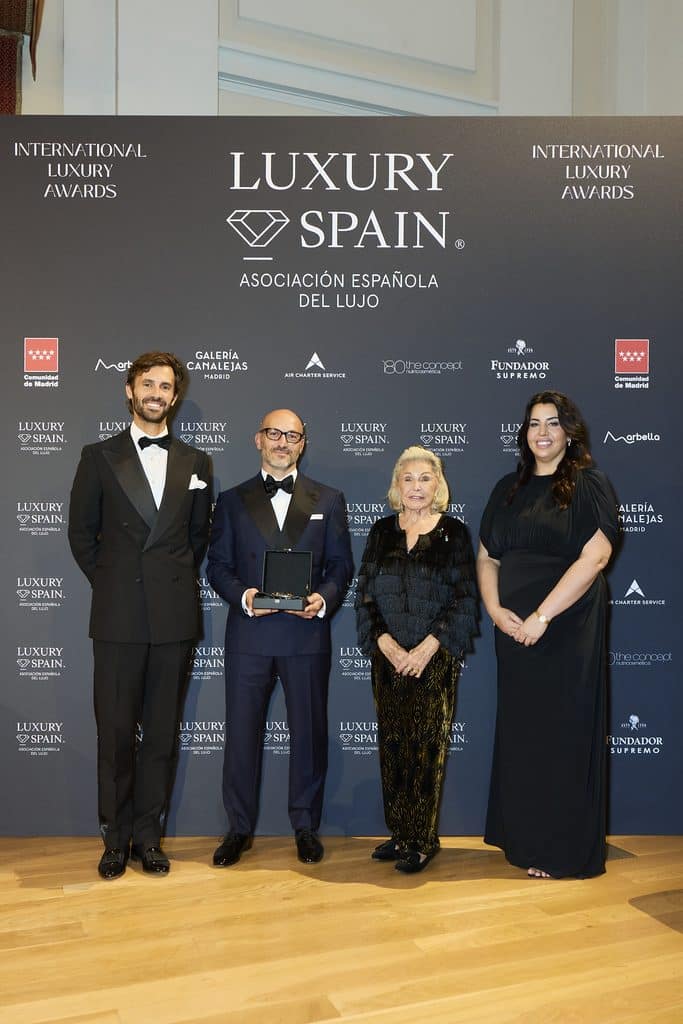 MARÍA BRAVO RECIBE EL INTERNATIONAL LUXURY AWARDS – DIAMONDS OF EXCELLENCE POR SU LABOR AL FRENTE DE GLOBAL GIFT FOUNDATION MARÍA BRAVO RECIBE EL INTERNATIONAL LUXURY AWARDS – DIAMONDS OF EXCELLENCE POR SU LABOR AL FRENTE DE GLOBAL GIFT FOUNDATION