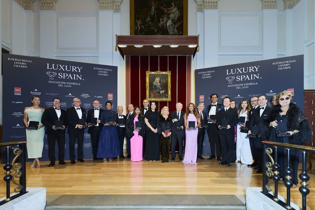 MARÍA BRAVO RECIBE EL INTERNATIONAL LUXURY AWARDS – DIAMONDS OF EXCELLENCE POR SU LABOR AL FRENTE DE GLOBAL GIFT FOUNDATION MARÍA BRAVO RECIBE EL INTERNATIONAL LUXURY AWARDS – DIAMONDS OF EXCELLENCE POR SU LABOR AL FRENTE DE GLOBAL GIFT FOUNDATION