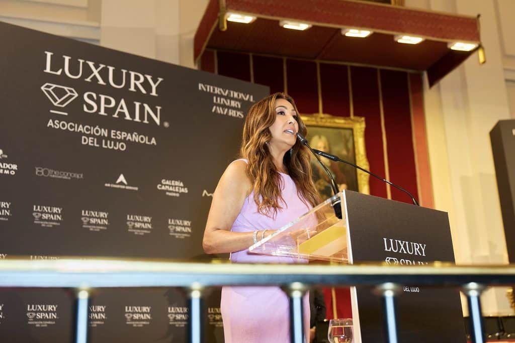MARÍA BRAVO RECIBE EL INTERNATIONAL LUXURY AWARDS – DIAMONDS OF EXCELLENCE POR SU LABOR AL FRENTE DE GLOBAL GIFT FOUNDATION MARÍA BRAVO RECIBE EL INTERNATIONAL LUXURY AWARDS – DIAMONDS OF EXCELLENCE POR SU LABOR AL FRENTE DE GLOBAL GIFT FOUNDATION