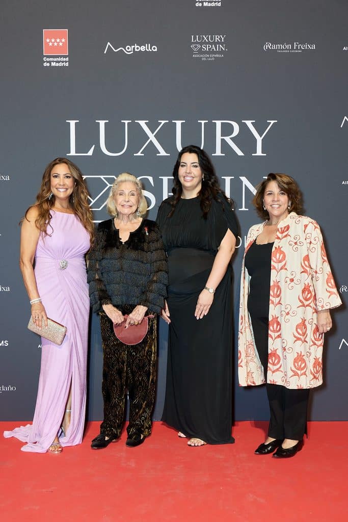 MARÍA BRAVO RECIBE EL INTERNATIONAL LUXURY AWARDS – DIAMONDS OF EXCELLENCE POR SU LABOR AL FRENTE DE GLOBAL GIFT FOUNDATION MARÍA BRAVO RECIBE EL INTERNATIONAL LUXURY AWARDS – DIAMONDS OF EXCELLENCE POR SU LABOR AL FRENTE DE GLOBAL GIFT FOUNDATION