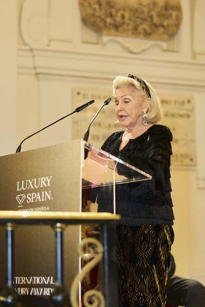 MARÍA BRAVO RECIBE EL INTERNATIONAL LUXURY AWARDS – DIAMONDS OF EXCELLENCE POR SU LABOR AL FRENTE DE GLOBAL GIFT FOUNDATION